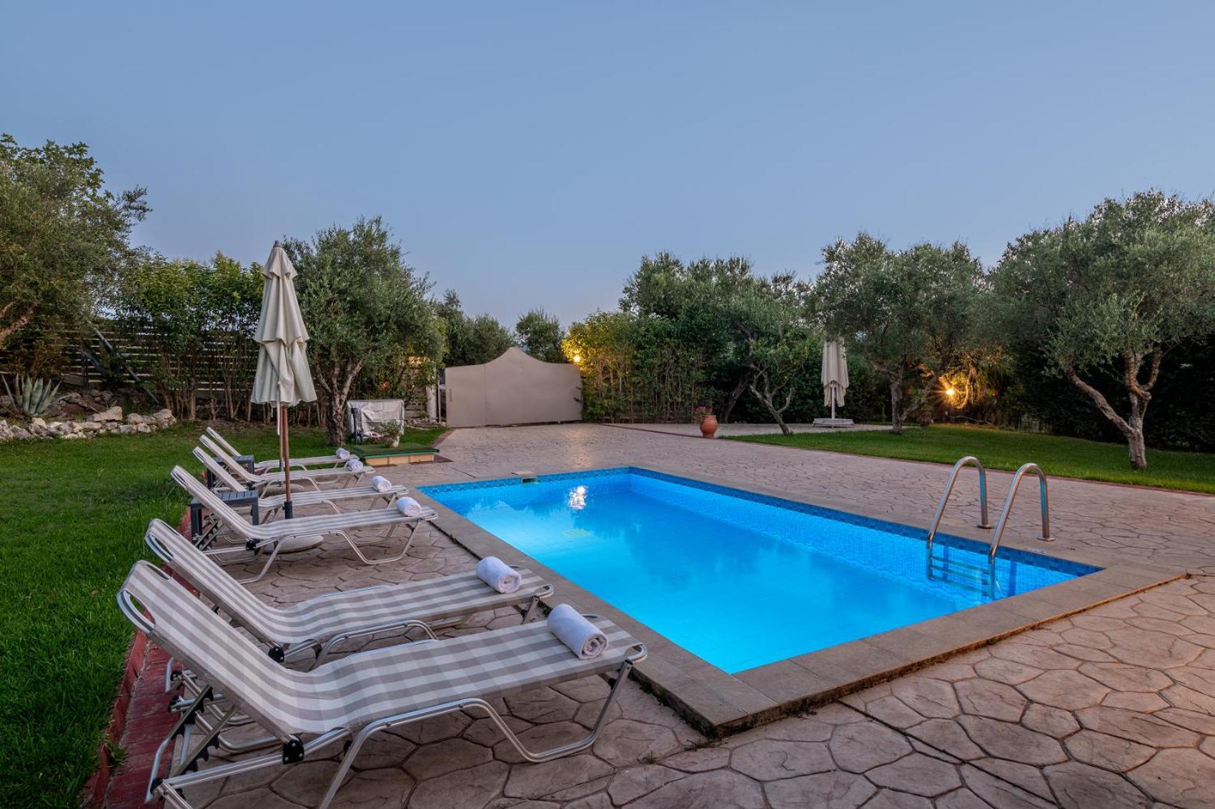 Planos Villa Экстерьер фото