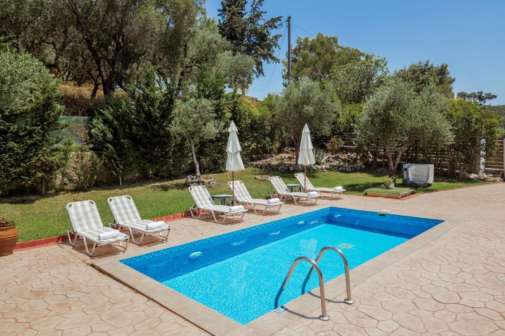 Planos Villa Экстерьер фото