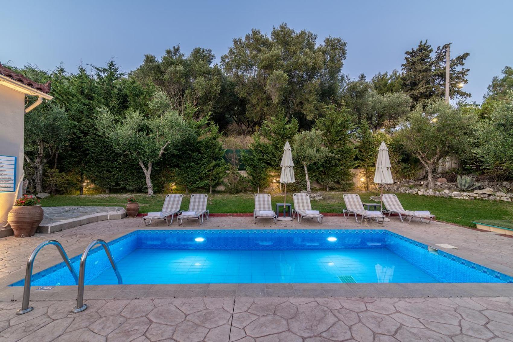 Planos Villa Экстерьер фото