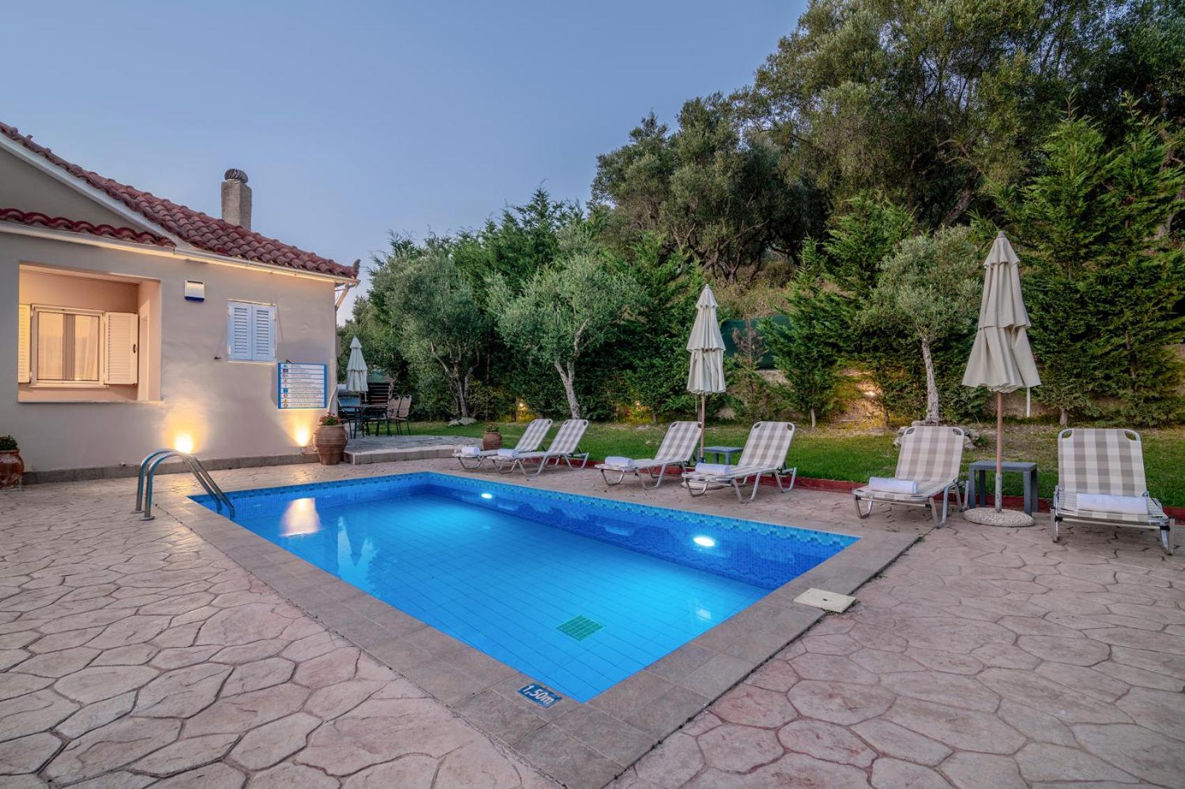 Planos Villa Экстерьер фото