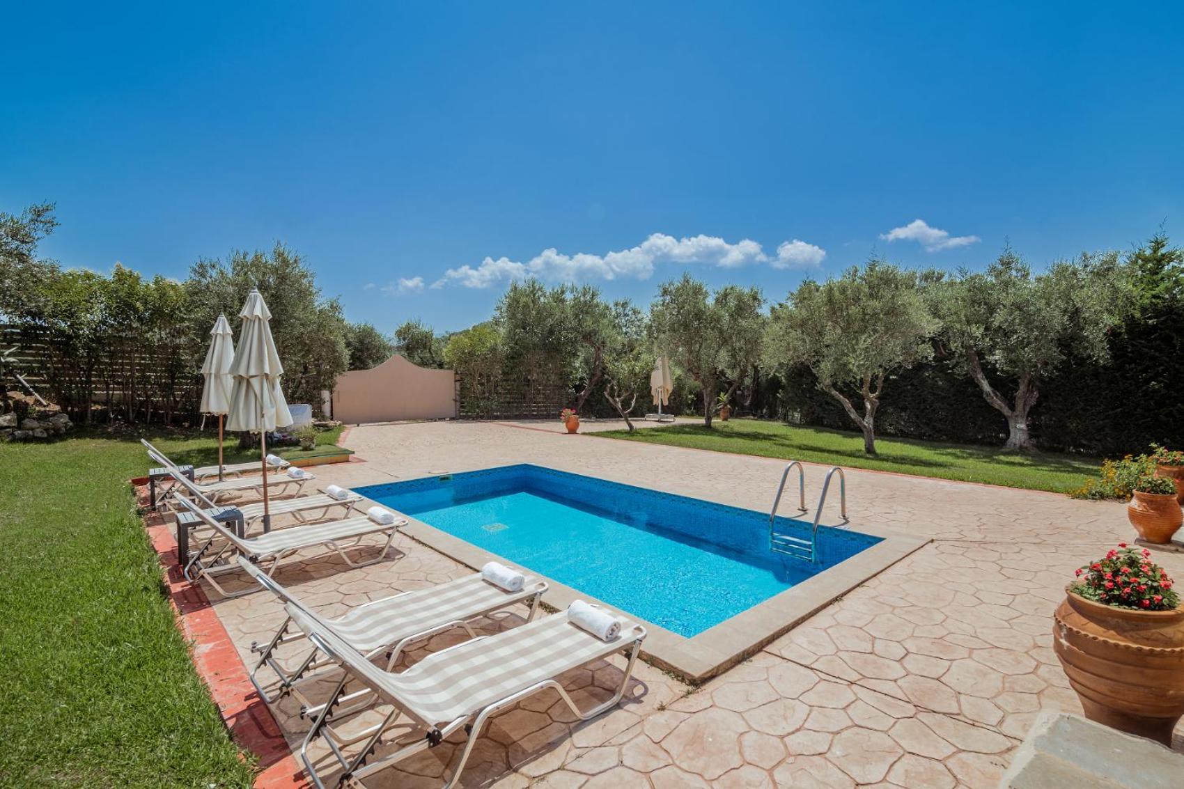 Planos Villa Экстерьер фото