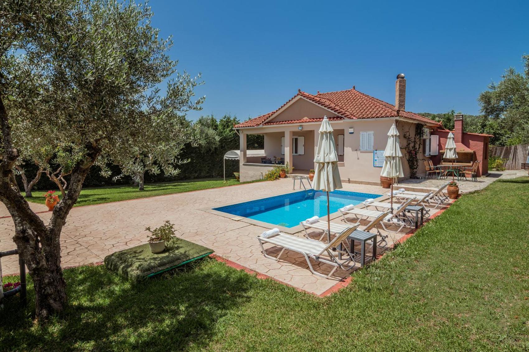 Planos Villa Экстерьер фото